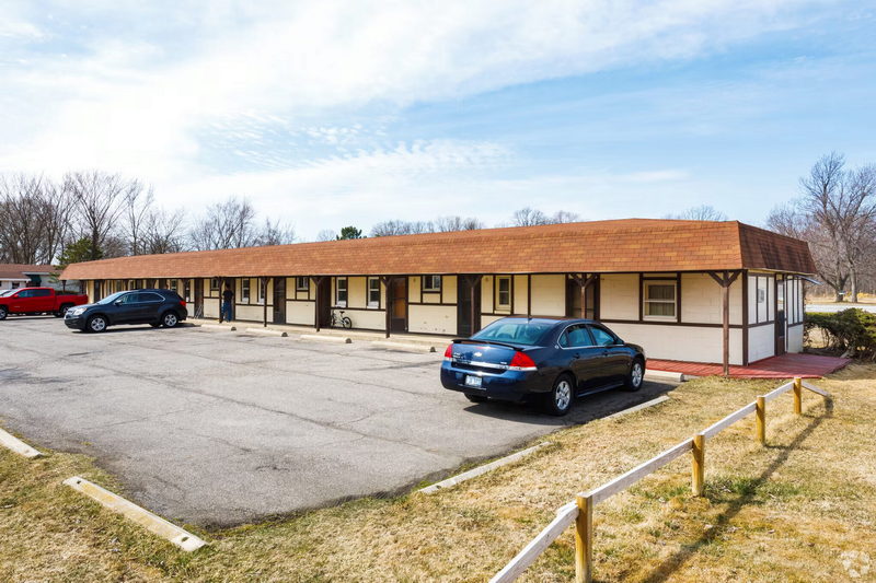 Evas Motel - Real Estate Photos (newer photo)